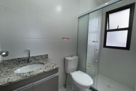 Banheiro de apartamento para alugar com 1 quarto, 36m² em Presidente Altino, Osasco