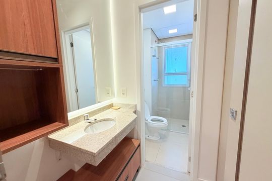 Banheiro  de apartamento para alugar com 1 quarto, 48m² em Campo Belo, São Paulo