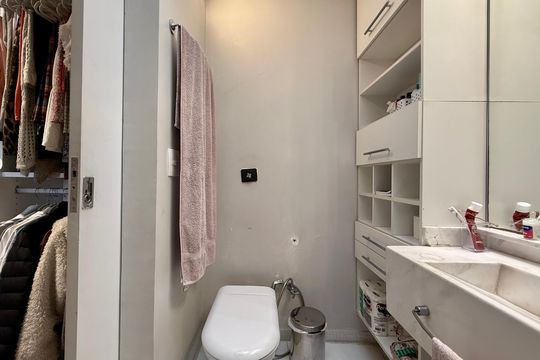 Banheiro 2 Suíte 3 Master de casa de condomínio à venda com 4 quartos, 350m² em Cidade Monções, São Paulo