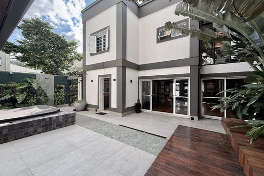 Quintal de casa de condomínio à venda com 4 quartos, 350m² em Cidade Monções, São Paulo