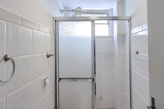 Banheiro de kitnet/studio à venda com 1 quarto, 30m² em Liberdade, São Paulo