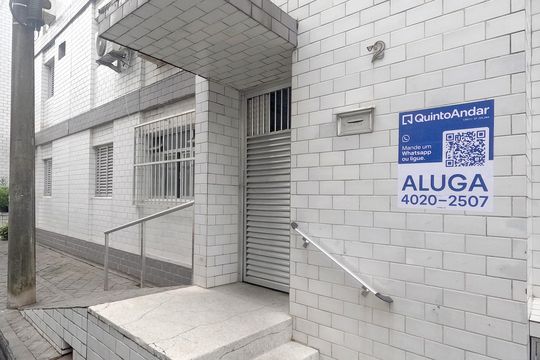 Fachada | Adesivo/Placa Quintoandar instalado  de apartamento para alugar com 2 quartos, 53m² em Aparecida, Santos