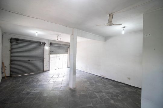 Salão comercial de casa à venda com 2 quartos, 300m² em Jardim Santa Cruz, São Paulo