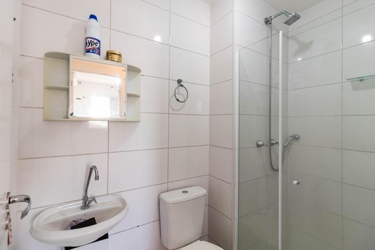 Banheiro de apartamento à venda com 2 quartos, 49m² em Bom Retiro, São Paulo