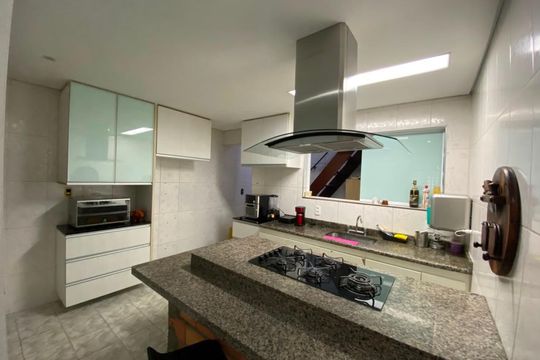 Casa à venda com 3 quartos, 290m² em Jardim Casablanca, São Paulo