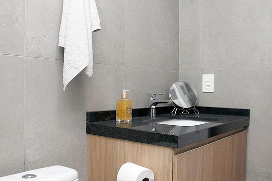 Banheiro de kitnet/studio para alugar com 1 quarto, 32m² em Cidade Baixa, Porto Alegre
