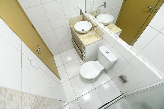 Banheiro de apartamento para alugar com 2 quartos, 54m² em Pedro Moro, São José dos Pinhais