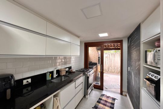 Cozinha de casa de condomínio à venda com 3 quartos, 72m² em Recreio dos Bandeirantes, Rio de Janeiro
