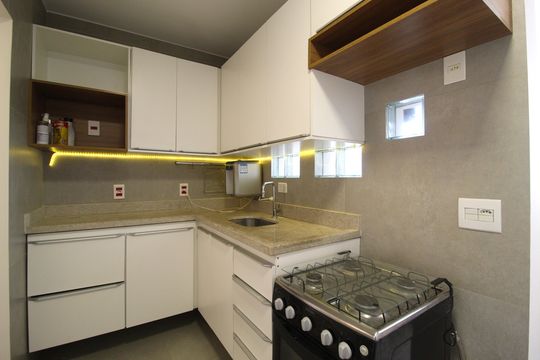 Cozinha e Área de Serviço de apartamento para alugar com 2 quartos, 85m² em Itaim Bibi, São Paulo