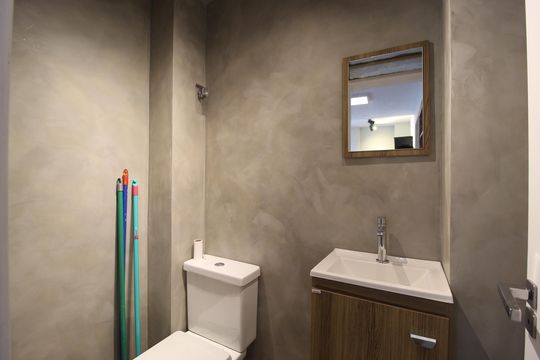 Lavabo de apartamento para alugar com 2 quartos, 85m² em Itaim Bibi, São Paulo