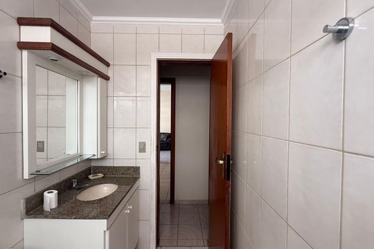 Banheiro Social de apartamento para alugar com 4 quartos, 115m² em Balneario Cidade Atlantica, Guarujá