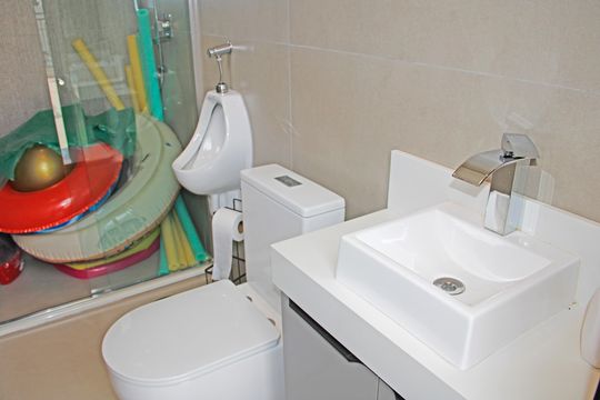 Piscina -Banheiro de casa de condomínio à venda com 5 quartos, 382m² em Vila Hipica, Vinhedo