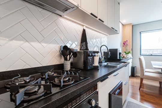 Cozinha de apartamento à venda com 2 quartos, 67m² em Indianópolis, São Paulo