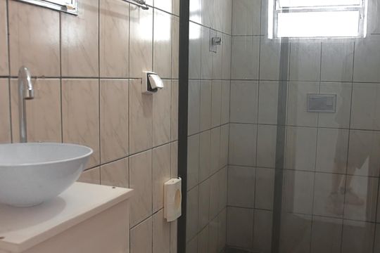 banheiro de casa para alugar com 1 quarto, 50m² em Cidade Dutra, São Paulo