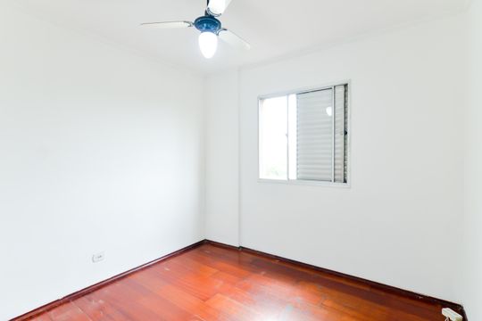 Quarto 2  de apartamento para alugar com 3 quartos, 57m² em Jardim Cocaia, Guarulhos
