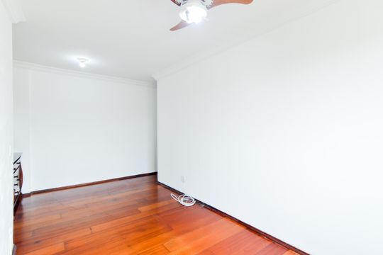 Sala de apartamento para alugar com 3 quartos, 57m² em Jardim Cocaia, Guarulhos