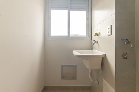 Cozinha e Área de Serviço de apartamento para alugar com 2 quartos, 57m² em Chácara Califórnia, São Paulo