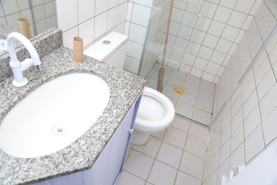Banheiro de apartamento para alugar com 2 quartos, 50m² em Goiá, Goiânia