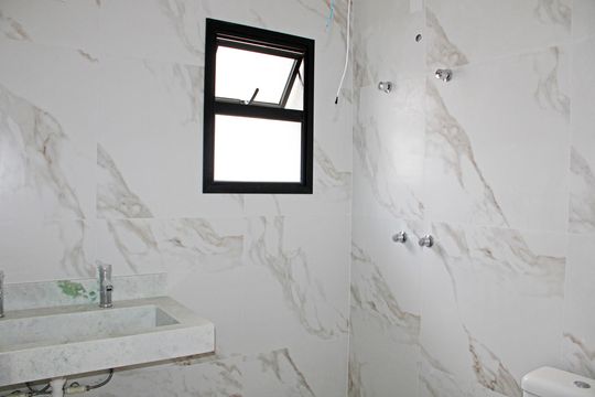 Suíte 3 Banheiro de casa de condomínio à venda com 3 quartos, 137m² em Jardim Panorama, Vinhedo