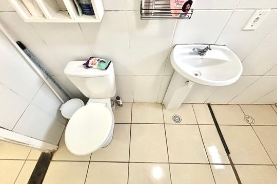 Banheiro de apartamento à venda com 2 quartos, 50m² em Jardim Guaianazes, São Paulo