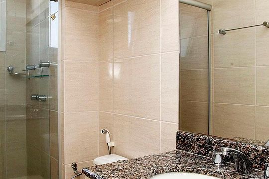 Banheiro 2 de apartamento à venda com 3 quartos, 91m² em Rio Branco, Porto Alegre