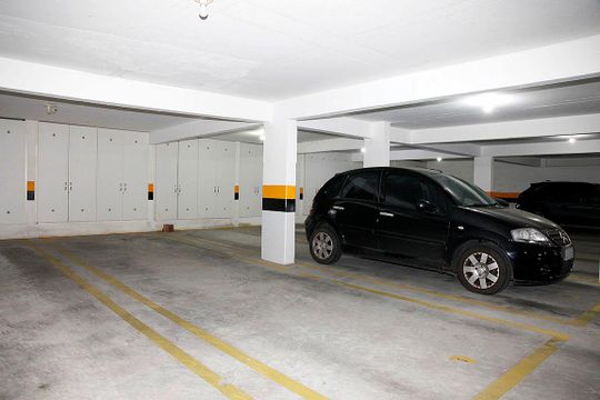 Box Garagem (01 vaga dupla) de apartamento à venda com 3 quartos, 91m² em Rio Branco, Porto Alegre
