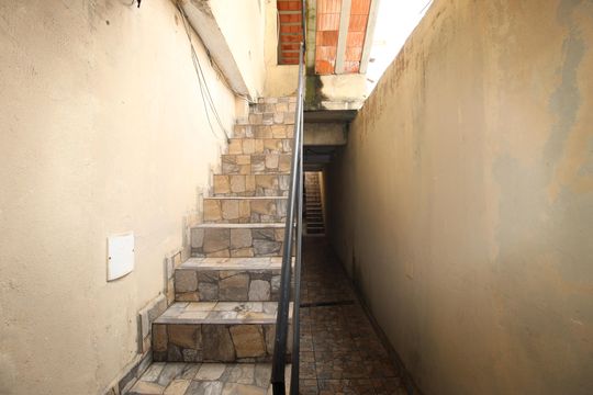 Escada de casa para alugar com 2 quartos, 55m² em Vila Jacuí, São Paulo