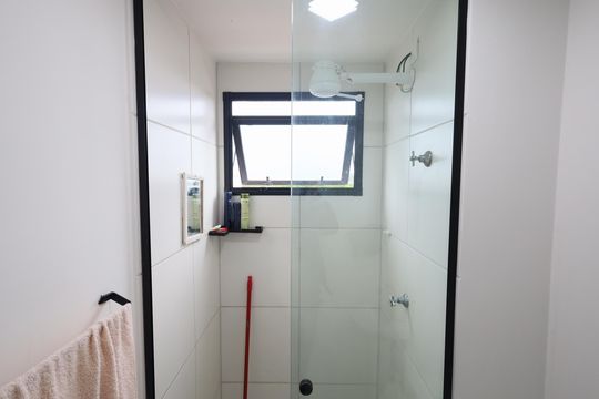 Banheiro de apartamento à venda com 1 quarto, 30m² em Bonfim, Osasco