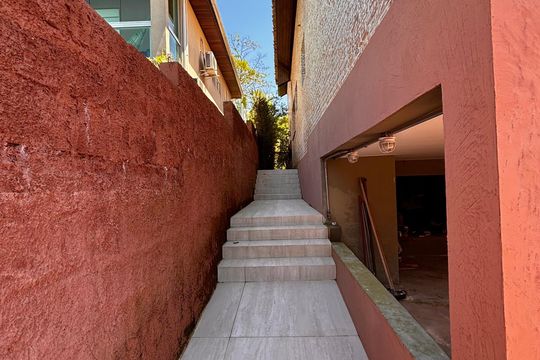 Lateral de casa de condomínio à venda com 4 quartos, 316m² em Morada dos Pinheiros (aldeia da Serra), Barueri