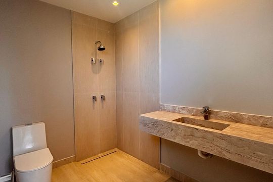 Banheiro suíte 4 de casa de condomínio à venda com 4 quartos, 316m² em Morada dos Pinheiros (aldeia da Serra), Barueri