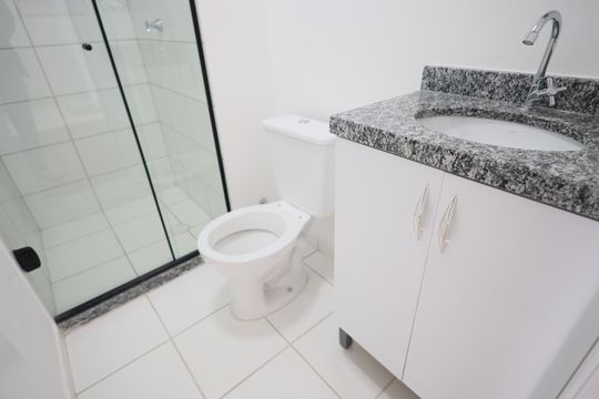 Banheiro de apartamento para alugar com 2 quartos, 33m² em Km 18, Osasco