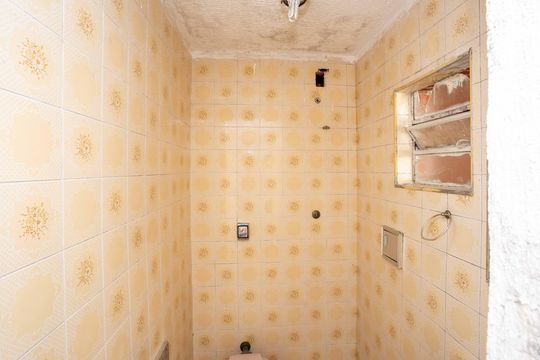 Banheiro de serviço de casa à venda com 2 quartos, 112m² em Centro, Diadema