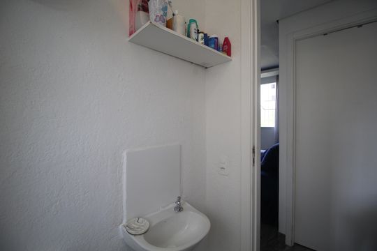 Banheiro de apartamento para alugar com 2 quartos, 53m² em Morro Santana, Porto Alegre