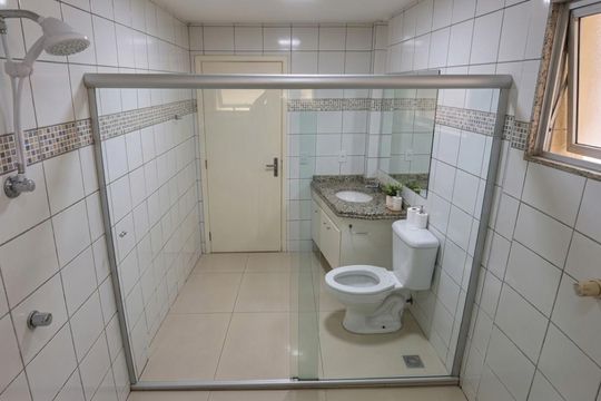 Banheiro de apartamento para alugar com 2 quartos, 67m² em Residencial Eldorado, Goiânia