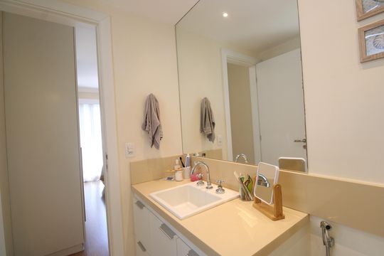 Banheiro da suíte de apartamento à venda com 3 quartos, 92m² em Barra Olímpica, Rio de Janeiro