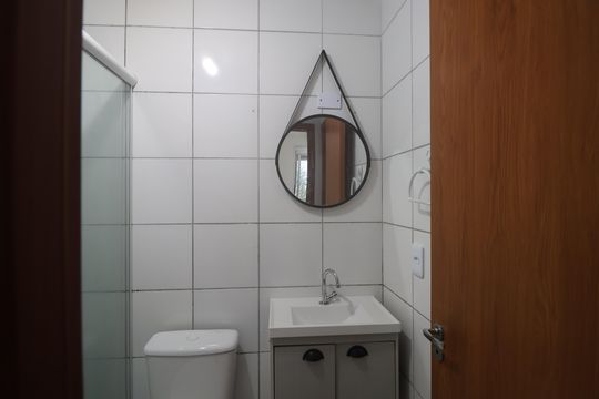 Banheiro de apartamento para alugar com 2 quartos, 41m² em Marechal Rondon, Canoas