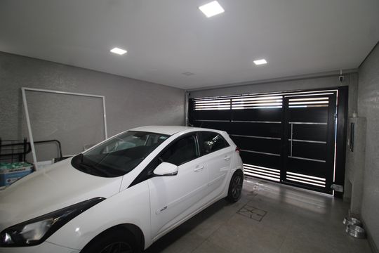 Garagem de casa à venda com 4 quartos, 240m² em Jardim São Paulo, São Paulo