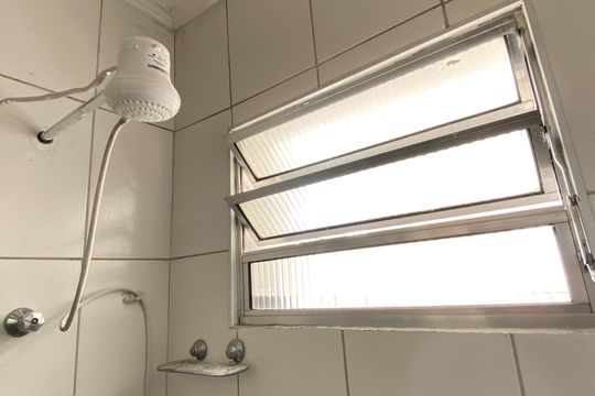 Banheiro da Suíte de casa à venda com 2 quartos, 60m² em Padroeira, Osasco