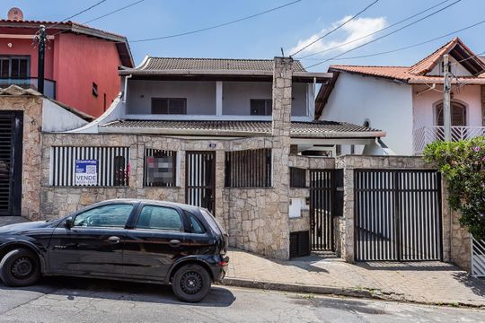 Fachada de casa à venda com 4 quartos, 250m² em Jardim Libano, São Paulo