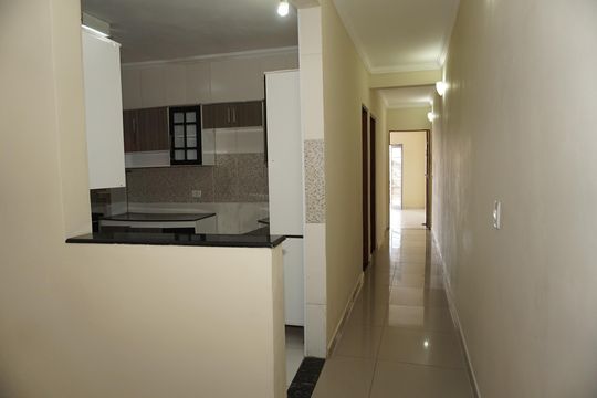 Corredor de casa para alugar com 2 quartos, 110m² em Jardim Santa Luzia, Embu das Artes