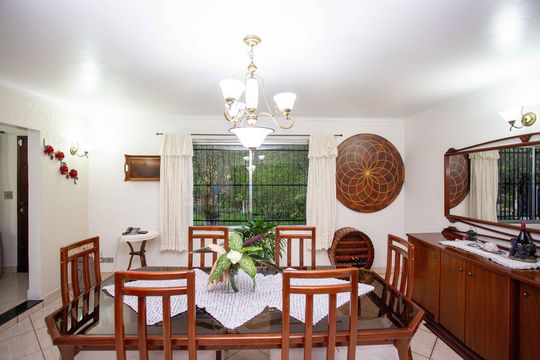 Casa à venda com 4 quartos, 240m² em Centro, Diadema