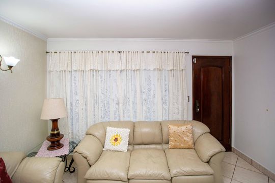 Sala de TV de casa à venda com 4 quartos, 240m² em Centro, Diadema