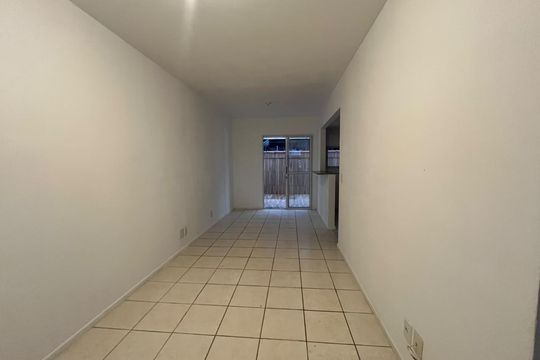 Sala de casa de condomínio à venda com 3 quartos, 85m² em Vargem Pequena, Rio de Janeiro