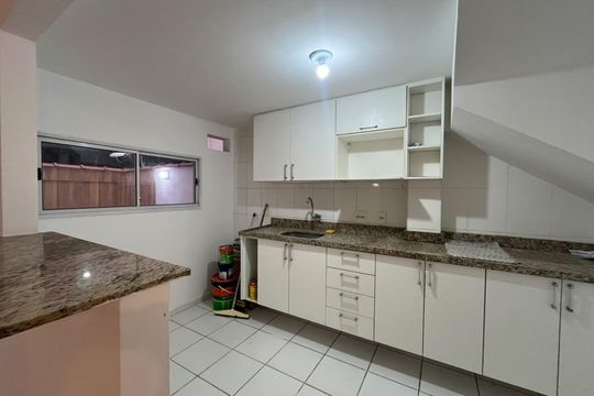 Cozinha de casa de condomínio à venda com 3 quartos, 85m² em Vargem Pequena, Rio de Janeiro