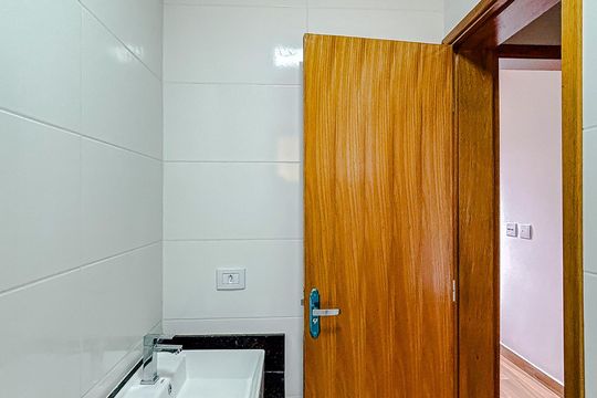 Banheiro de casa de condomínio à venda com 2 quartos, 96m² em Vila Euthalia, São Paulo