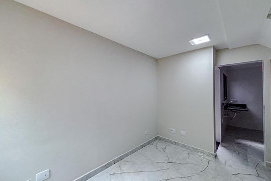Sala de casa de condomínio à venda com 2 quartos, 86m² em Vila Euthalia, São Paulo