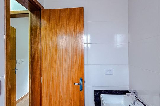 Banheiro de casa de condomínio à venda com 2 quartos, 86m² em Vila Euthalia, São Paulo