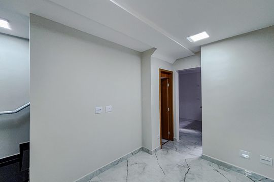 Sala de casa de condomínio à venda com 2 quartos, 86m² em Vila Euthalia, São Paulo