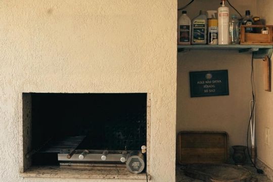 Área externa de casa à venda com 3 quartos, 112m² em Guarujá, Porto Alegre