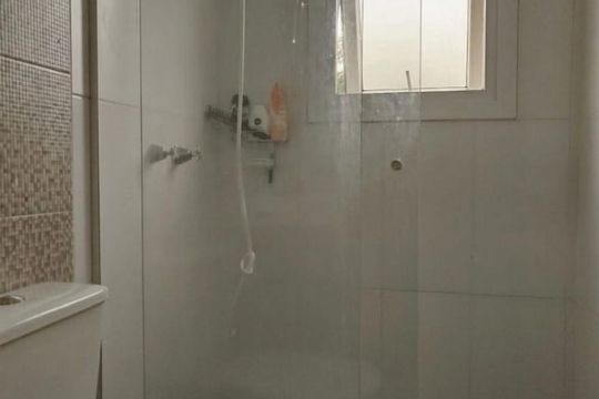Banheiro de casa à venda com 3 quartos, 112m² em Guarujá, Porto Alegre